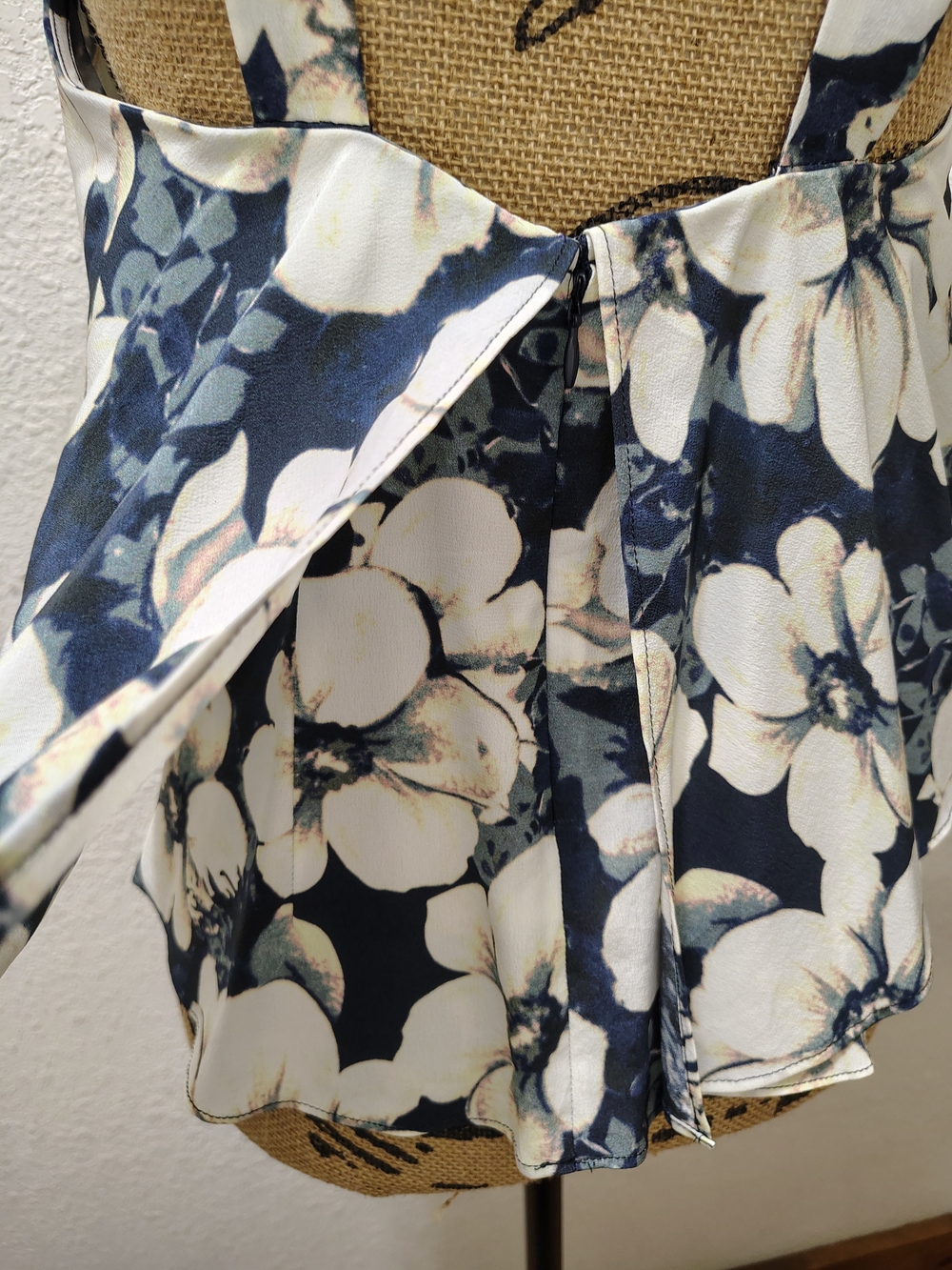 INTERMIX Lia 100% Silk Floral V-Neck Flowy Layered Sleeveless Top Multicolored - Picture 5 of 6